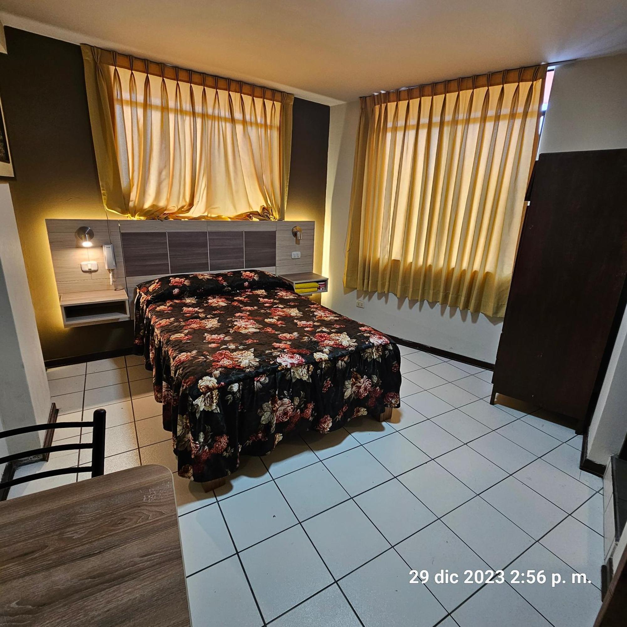 Hostal La Cascada リマ エクステリア 写真