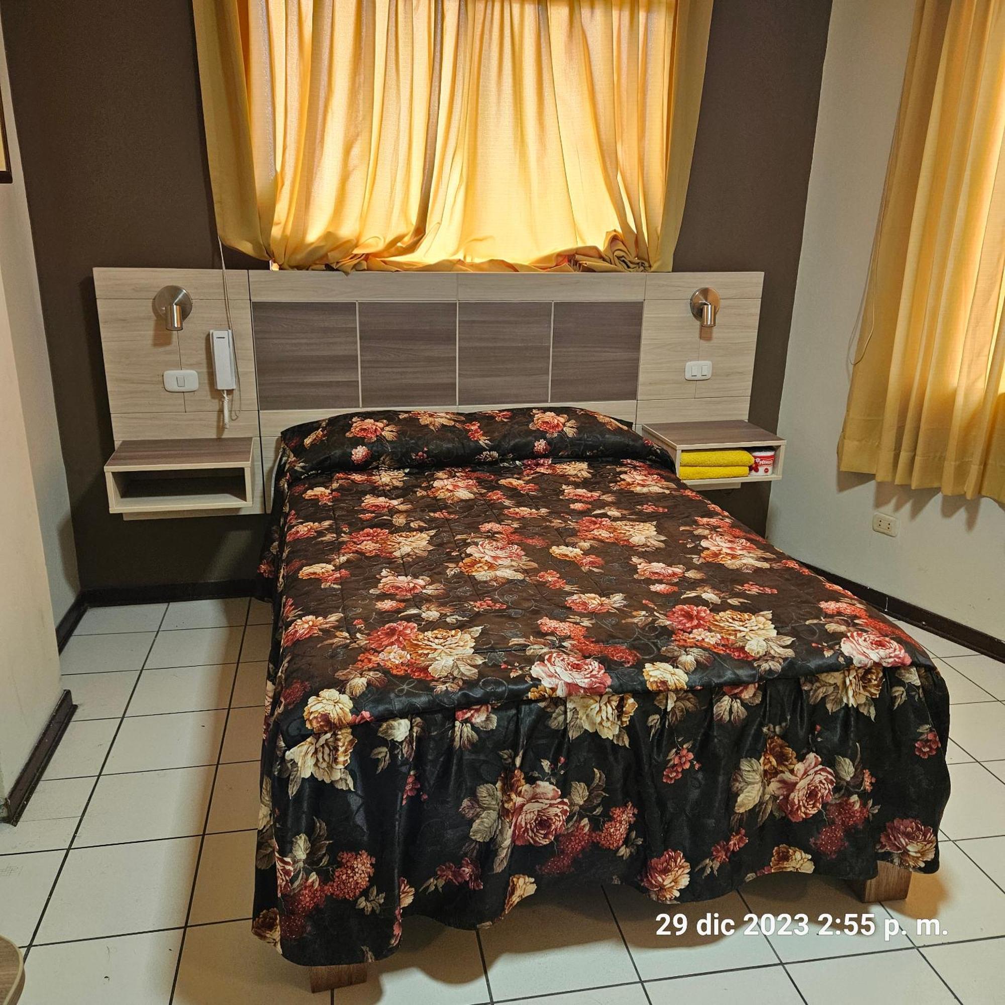 Hostal La Cascada リマ エクステリア 写真