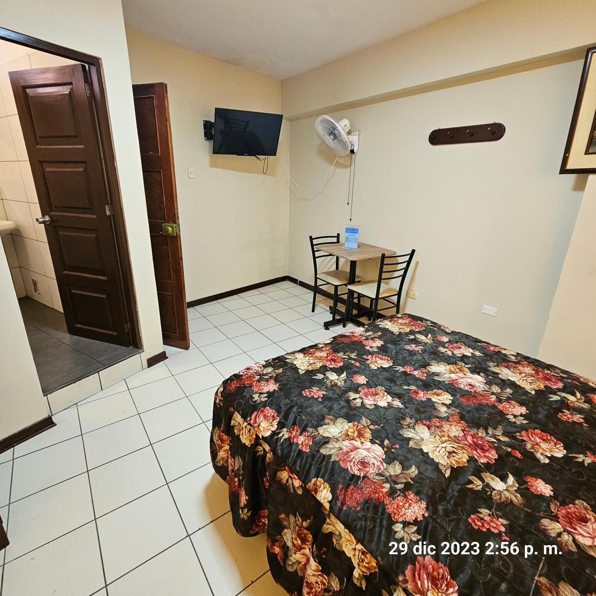 Hostal La Cascada リマ エクステリア 写真